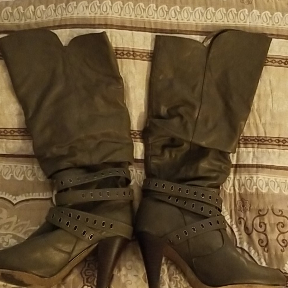 Very Volatile boots - Picture 3 of 7